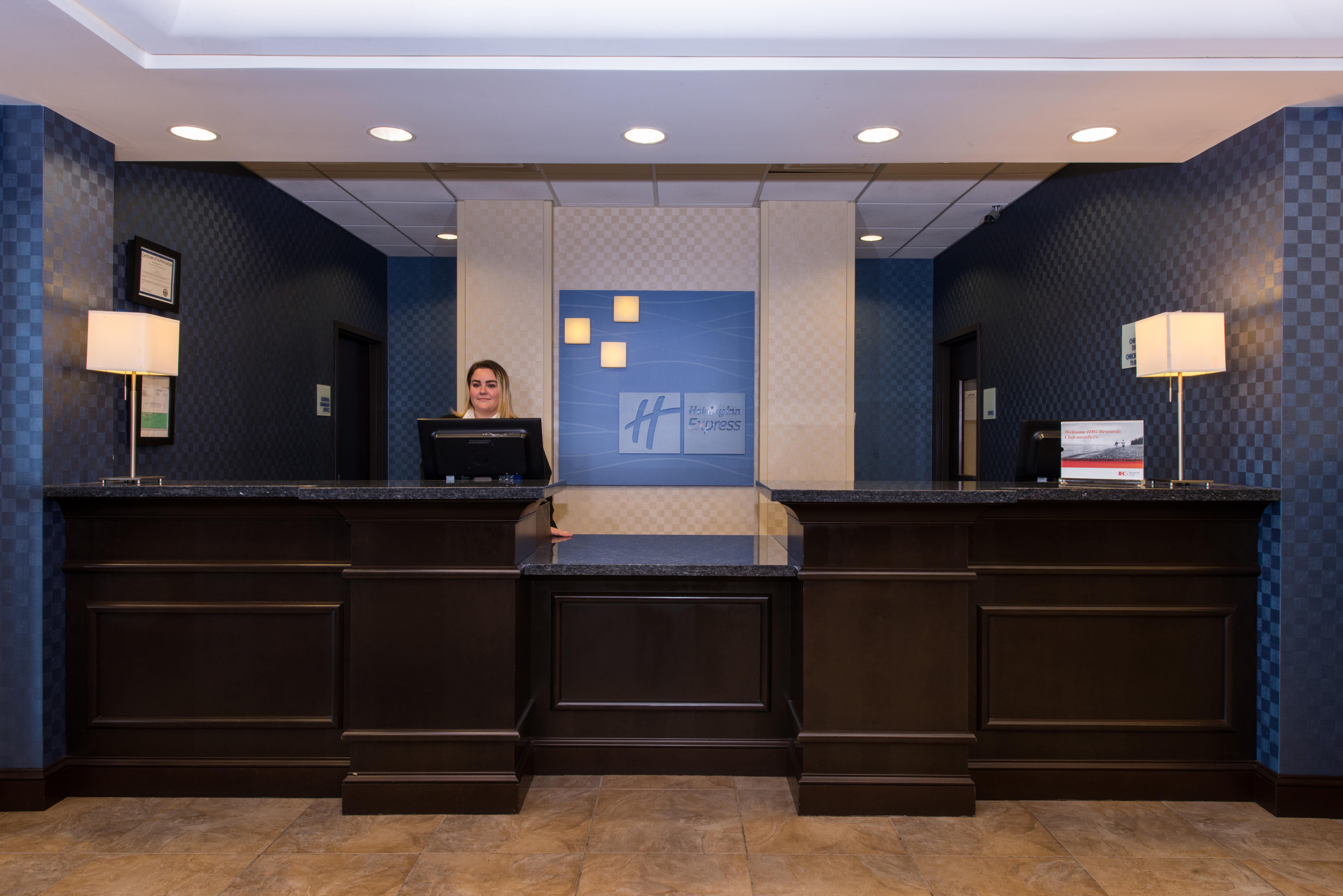 Holiday Inn Express And Suites Dickson City By Ihg Exterior foto